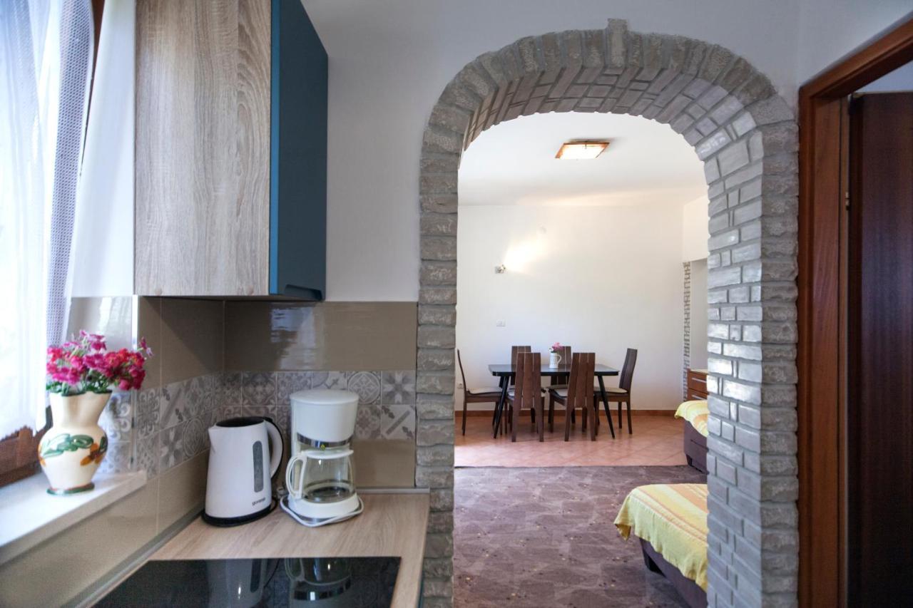 Apartments Kosovka 1398 Pjescana Uvala Bagian luar foto