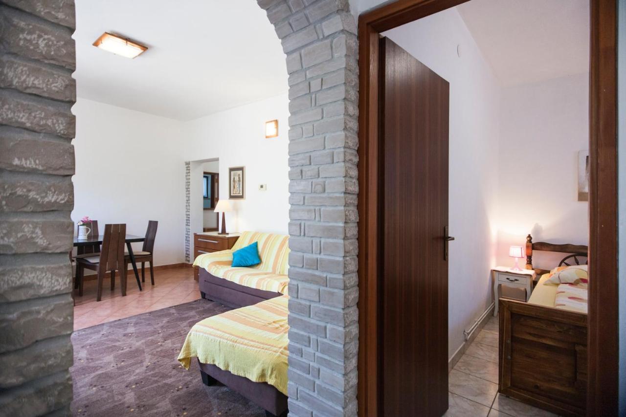 Apartments Kosovka 1398 Pjescana Uvala Bagian luar foto