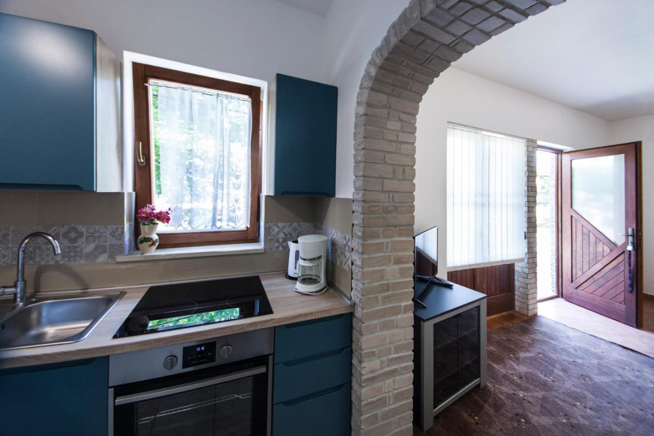 Apartments Kosovka 1398 Pjescana Uvala Bagian luar foto